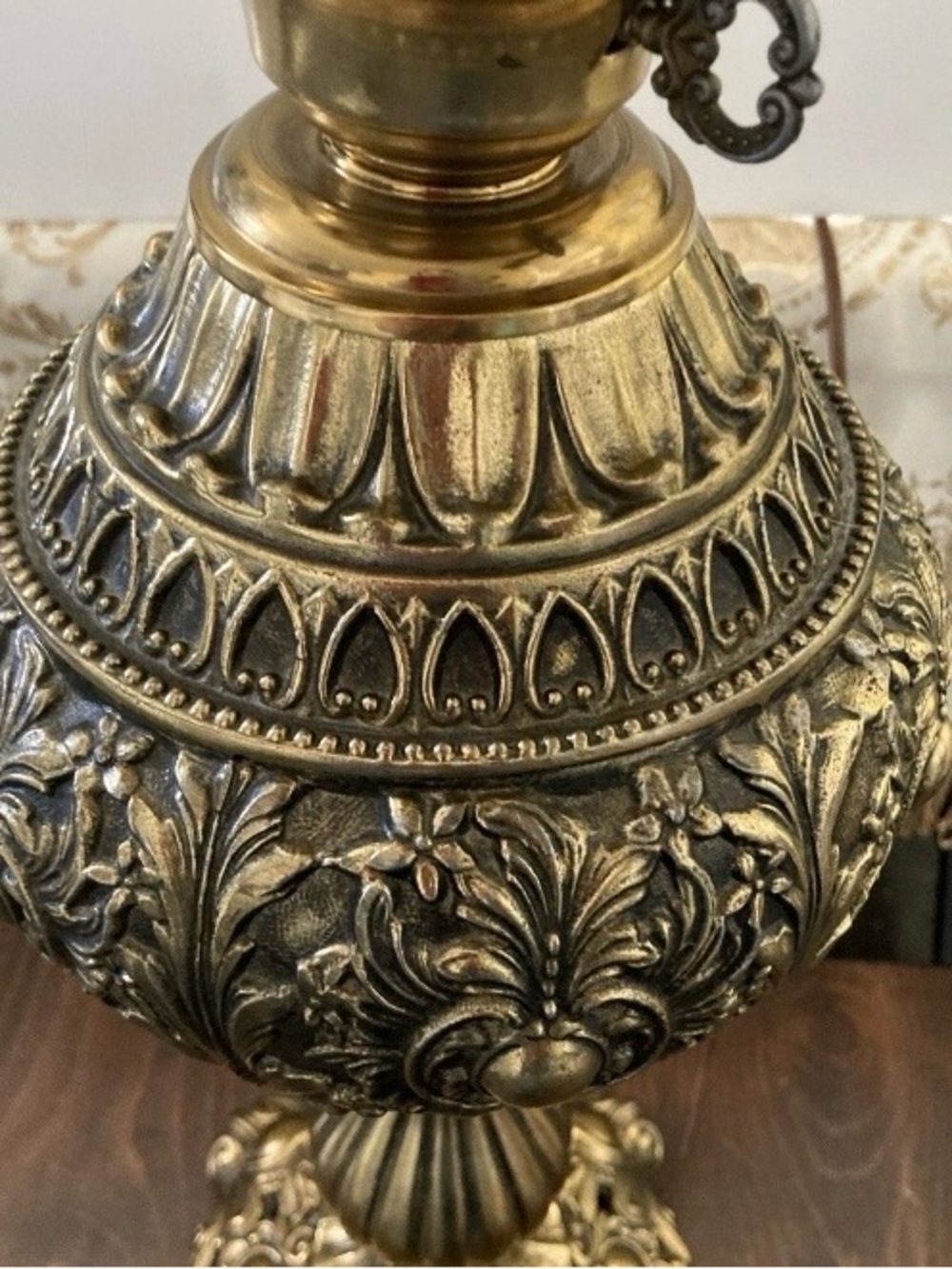 Fenton Honeysuckle Opalescent Coin Dot Lamp w/stunning ornate heavy Brass base. - Picture 5 of 6